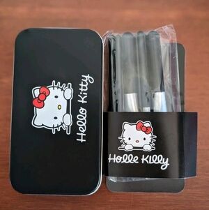 Hello Kitty 7pc makeup brush set Black also comes with a Black tin box
